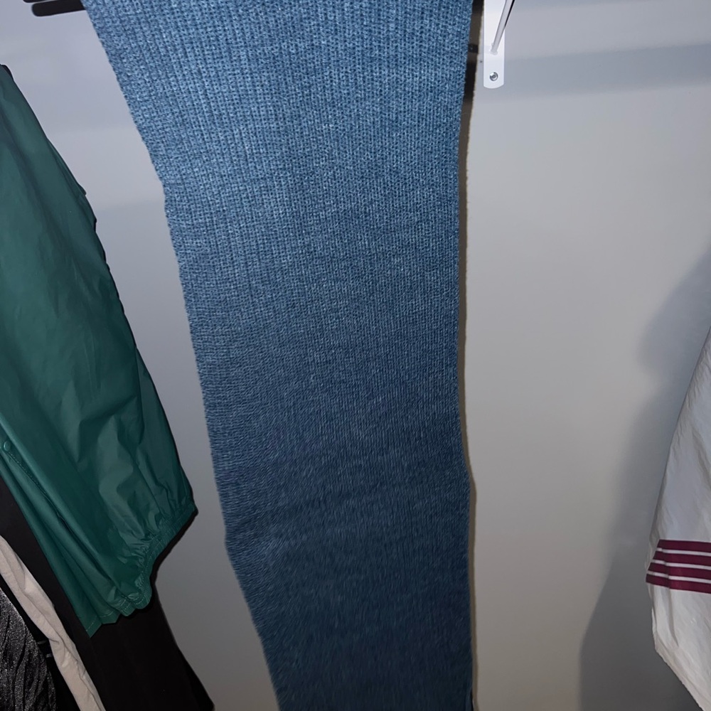 H&M Deep Blue Knit Accessory - Picture 2 of 3